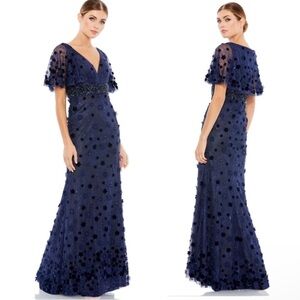 MacDuggal‎ 67712 Midnight Floral Appliqué VNeck Flutter Sleeve Lace Gown NWT